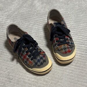 Keen Plaid Women’s Shoes with Black Laces